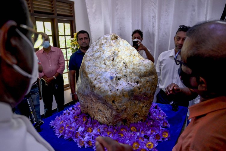 அடேங்கப்பா... உலகின் மிகப்பெரிய நீல ரத்தினக்கல் கண்டுபிடிப்பு!  